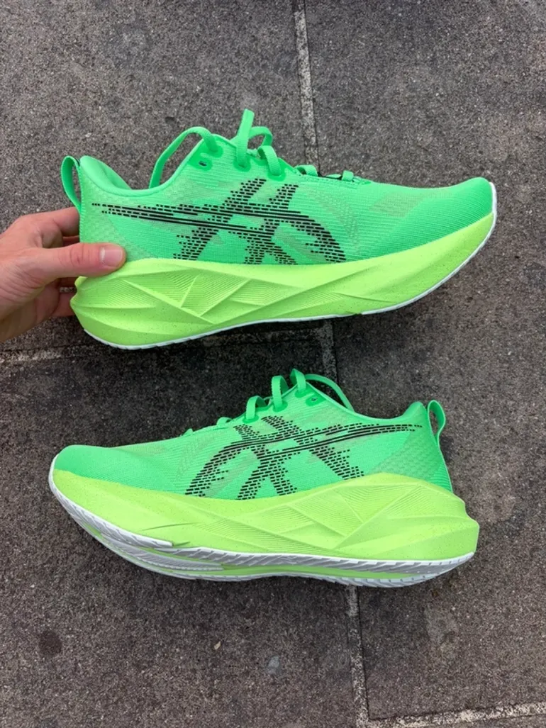 Tweedehands Asics Novablast 5 bike — afbeelding 2 van 6
