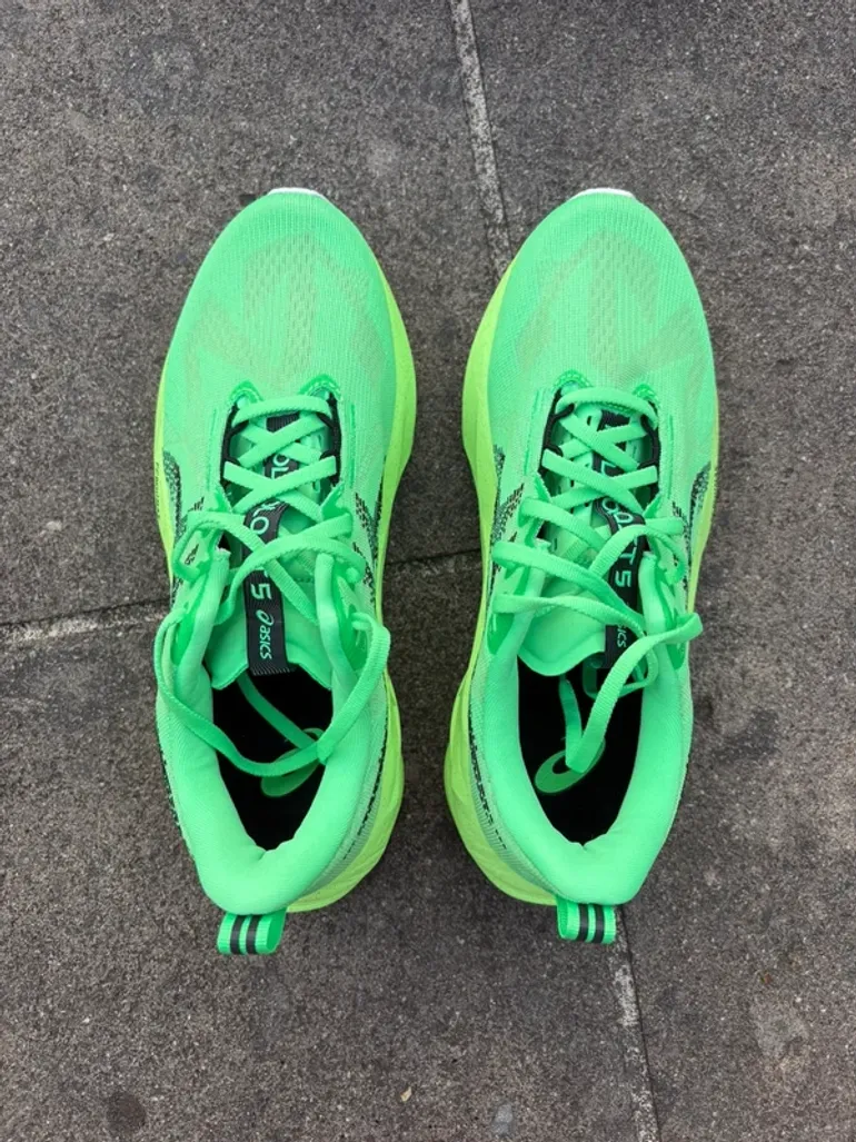 Tweedehands Asics Novablast 5 bike — afbeelding 3 van 6