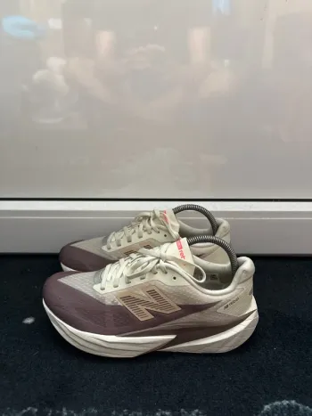 Gebrauchtes New Balance FuelCell Rebel Running Shoes
