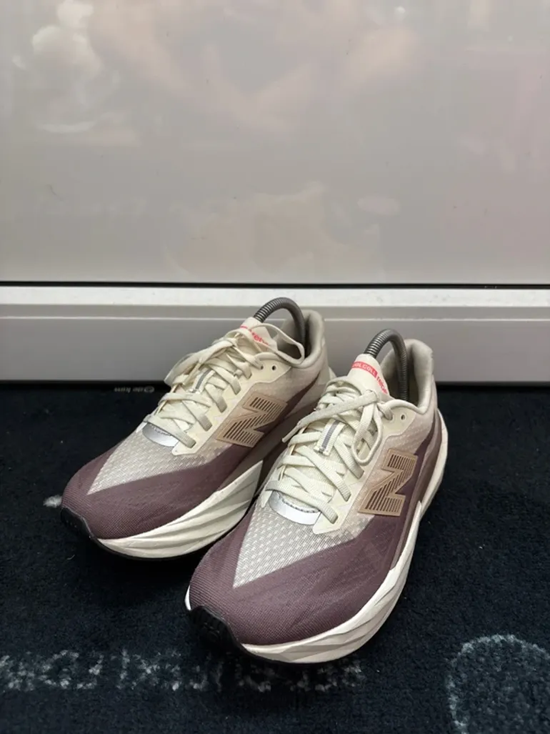 Gebrauchtes New Balance FuelCell Rebel bike — Bild 2 von 7