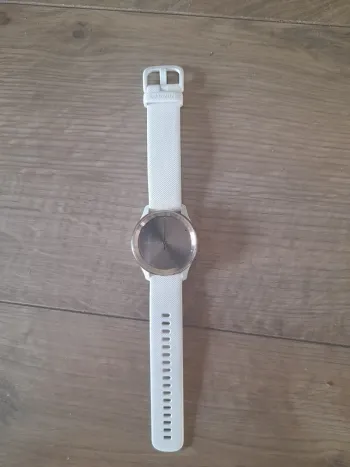 Used Garmin vivomove trend Electronics
