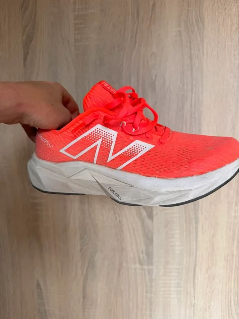 Gebrauchtes New Balance FUELCELL PROPEL V5 bike — Bild 2 von 5