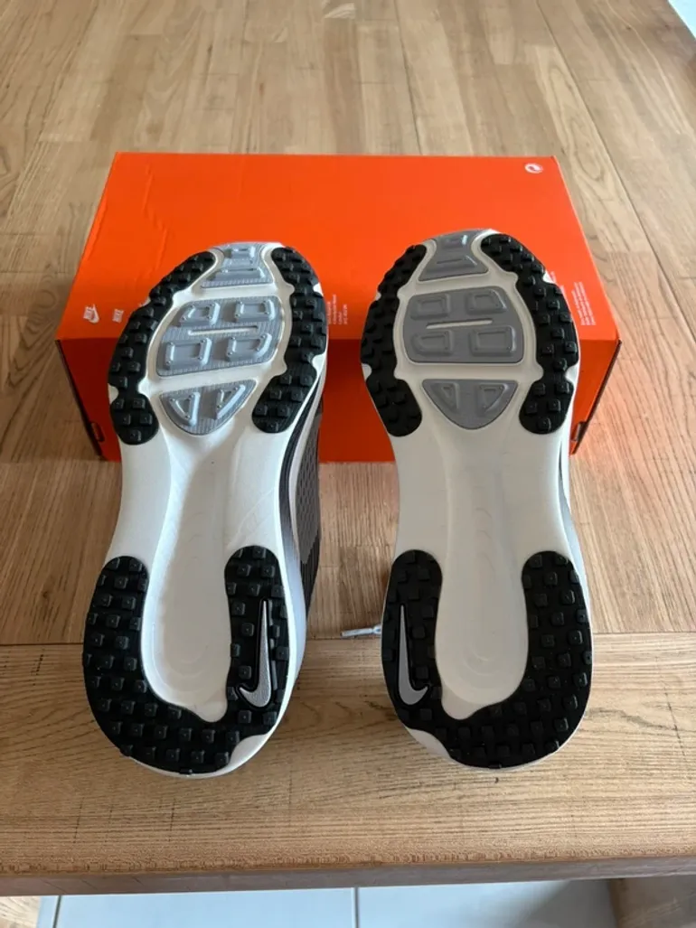 Used Nike Vomero 18 bike — image 5 of 6