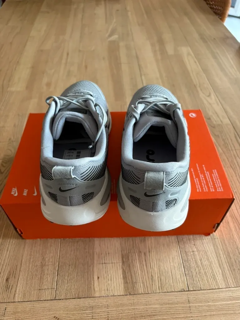 Used Nike Vomero 18 bike — image 3 of 6
