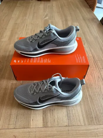 Used Nike Vomero 18 Running Shoes