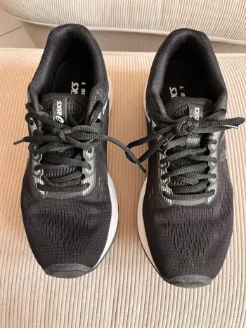 Używany Asics GT-1000 7 Running Shoes