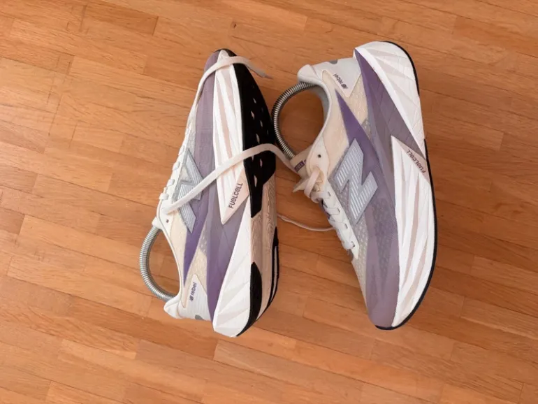 Gebrauchtes New Balance Fuelcell Rebel V5 bike — Bild 2 von 4