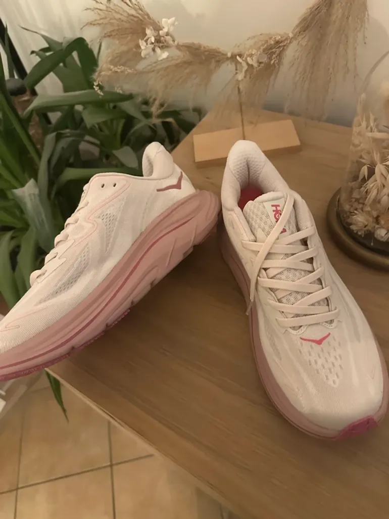 Used Rose Hoka Basket et blanche bike — image 2 of 2