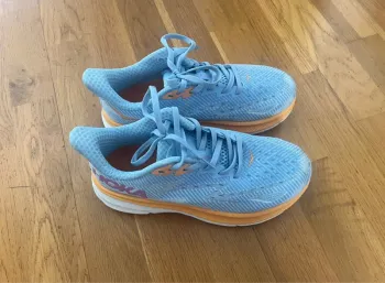 Used Hoka Clifton 9 Running Shoes