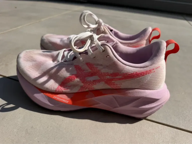 Brugt Asics Novablast 5 bike — billede 6 af 15