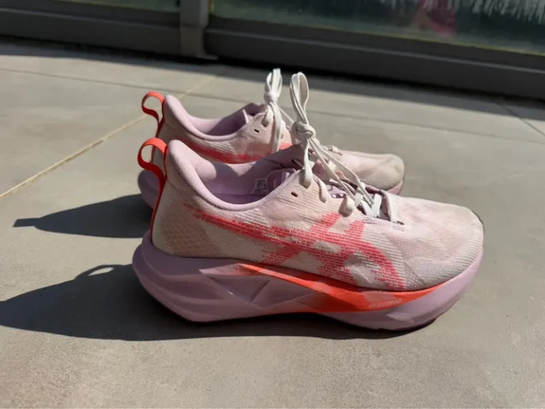 Brugt Asics Novablast 5 bike — billede 4 af 15