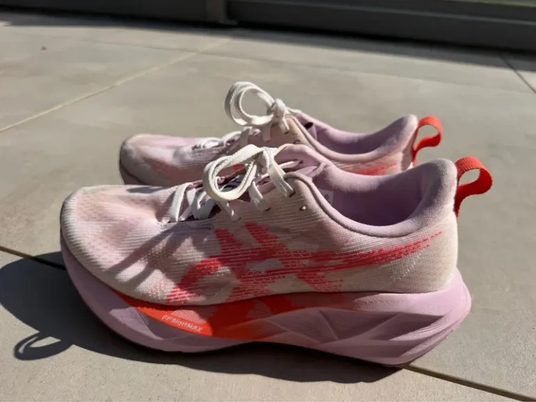 Brugt Asics Novablast 5 bike — billede 7 af 15