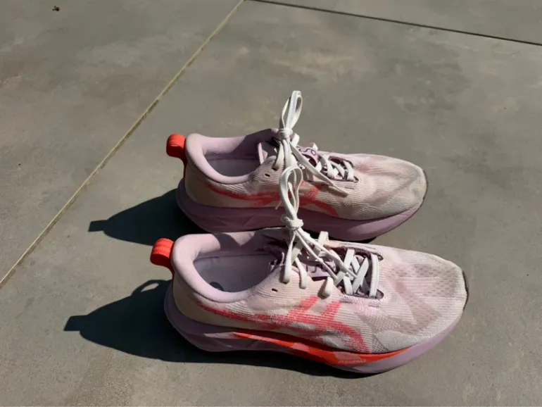 Brugt Asics Novablast 5 bike — billede 3 af 15