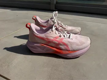 Used Asics Novablast 5 Running Shoes