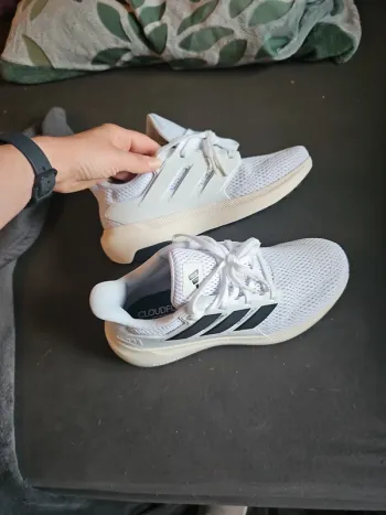 Used Adidas Ultimashow 2.0 Running Shoes