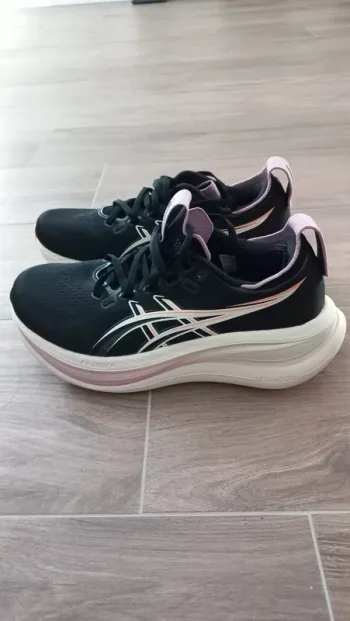 Used Asics Gel-Nimbus 28 Running Shoes