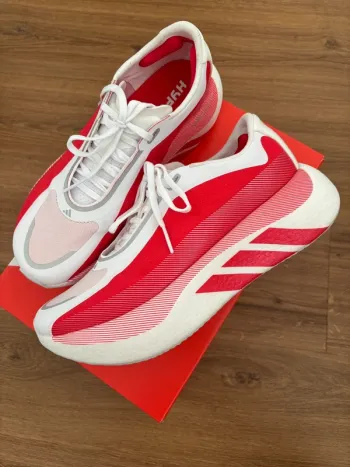 Adidas Hyperboost Edge Running Shoes usato