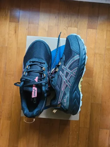 Used Asics Trail running Schuhe bike — image 2 of 5