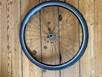 Käytetty Shimano 28 Zoll Vorderrad mit Schwalbe Marathon Plus Reifen Wheels
