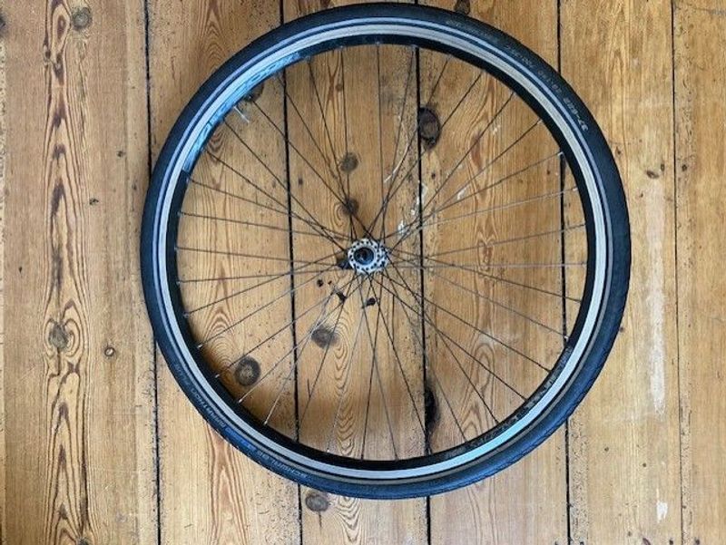 Używany Shimano 28 Zoll Vorderrad mit Schwalbe Marathon Plus Reifen Wheels