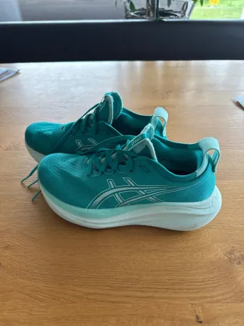 Tweedehands Asics Gel Nimbus 27 bike — afbeelding 2 van 5