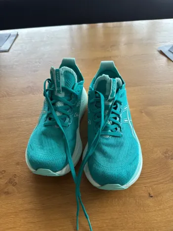 Used Asics Gel Nimbus 27 Running Shoes