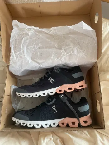 Used Flow Cloud Running Shoes