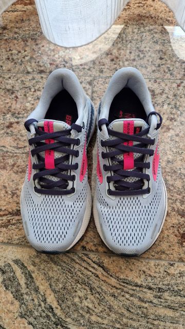 Used Brooks Adrenaline GTS 22 Running Shoes