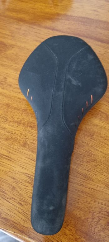 Käytetty Fizik R7 Saddles & Seatposts