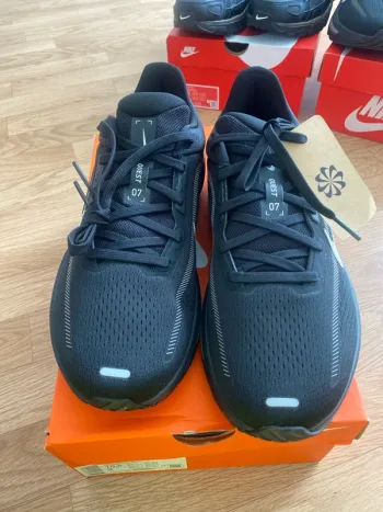Used Nike Quest 07 Running Shoes