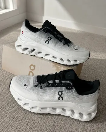 Tweedehands On Running Cloutilt Running Shoes