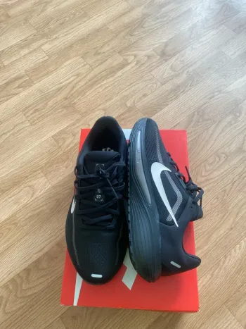 Used Nike Quest 07 Running Shoes