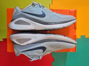 Used Nike Structure 26 Running Shoes