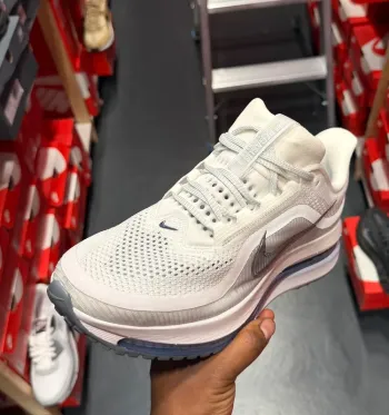 Tweedehands Pegasus Premium Running Shoes