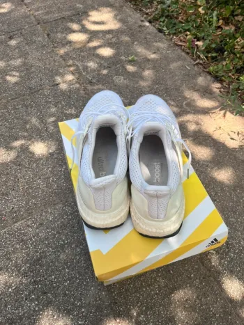 Adidas Ultraboost 1.0 bike usato — immagine 3 di 7