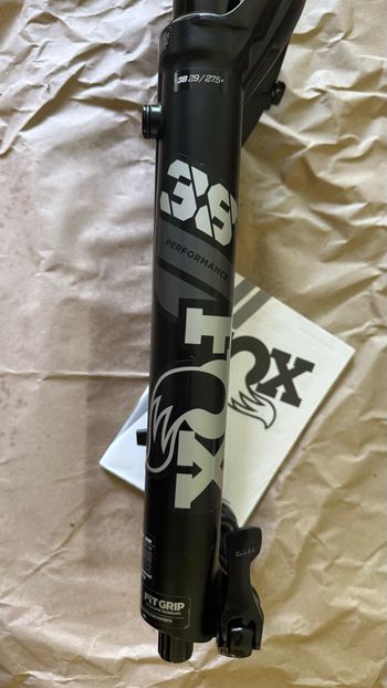 Použité Fox 38 Performance Fork 2022 bike — obrázek 9 z 9