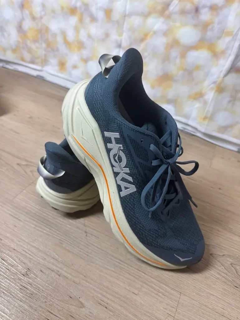Used Ideal HOKA One One Laufschuhe Herren Gr. 44⅔ bike — image 2 of 3