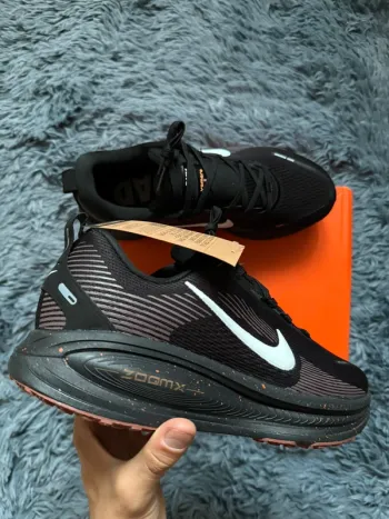 Tweedehands Nike Vomero 18 bike — afbeelding 2 van 8