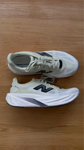 Gebrauchtes New Balance Rebel v5 Running Shoes