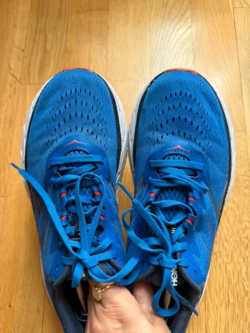 Used Hoka Arahi 5 bike — image 4 of 15