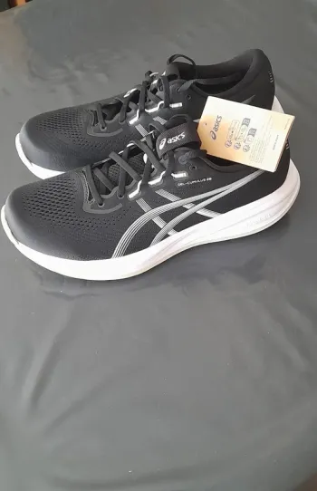Używany Asics Gel-Cumulus 28 bike — zdjęcie 2 z 9
