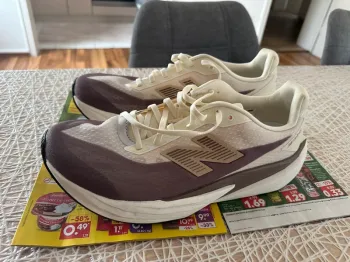 Gebrauchtes New Balance Fuelcell Rebel V5 bike — Bild 4 von 7
