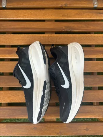 Nike Vomero 18 bike d'occasion — image 3 sur 6