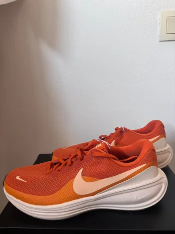 Used Nike Revolution 8 bike — image 2 of 5