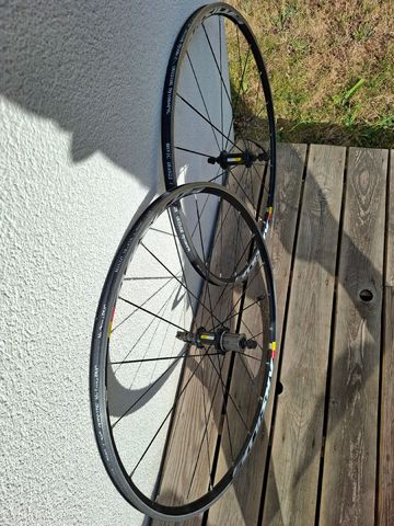 Used Mavic Aksium Wheelset bike — image 2 of 2
