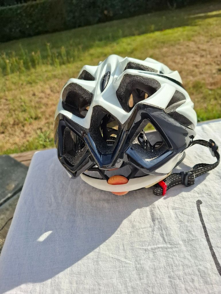 Używany MET Casque bike — zdjęcie 2 z 3