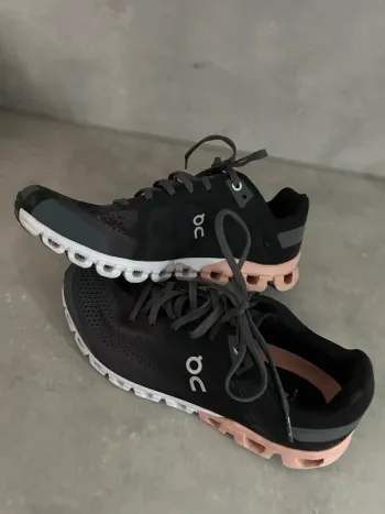 Gebrauchtes On Running Cloudflow Running Shoes