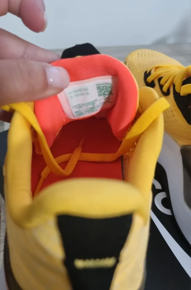 Used Saucony Endorphin Shift 2 bike — image 3 of 5