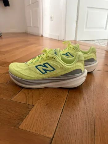 Used New Balance 1080v15 Running Shoes