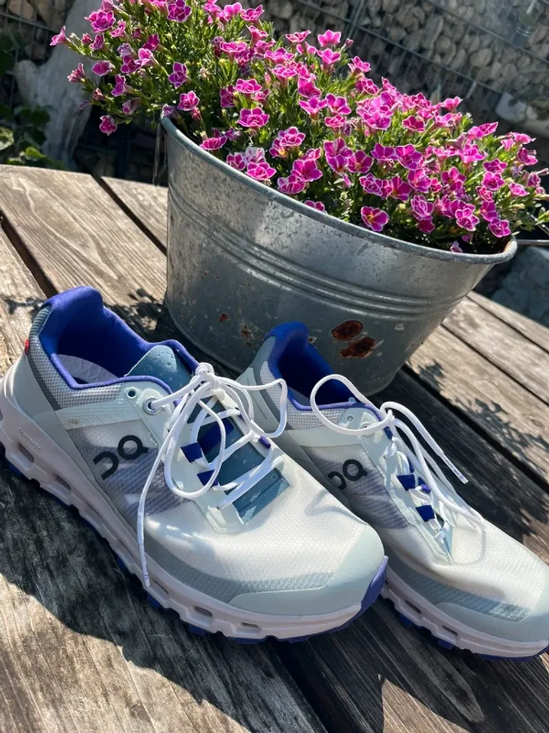 Used On Running On Schuhe Damen Gr. 37, 5 bike — image 2 of 9